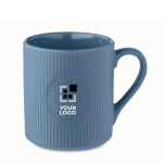 Tazza in ceramica con superficie a coste e finitura opaca 340ml color blu vista area di stampa