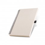 Block notes A5 con pagine neutre fatto con cartoni del latte riciclati color beige