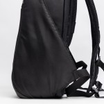 Zaino in nylon da viaggio con tasche nascoste e spazio per pc 15,6'' color nero