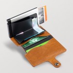 Portafoglio in pelle sintetica con porta carte e protezione RFID color marrone