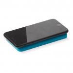 Powerbank wireless da 4.000mAh con finitura gommata e ventose color azzurro terza vista