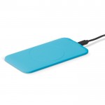 Powerbank wireless rettangolare ultrasottile con finitura gommata da 5W color azzurro quarta vista